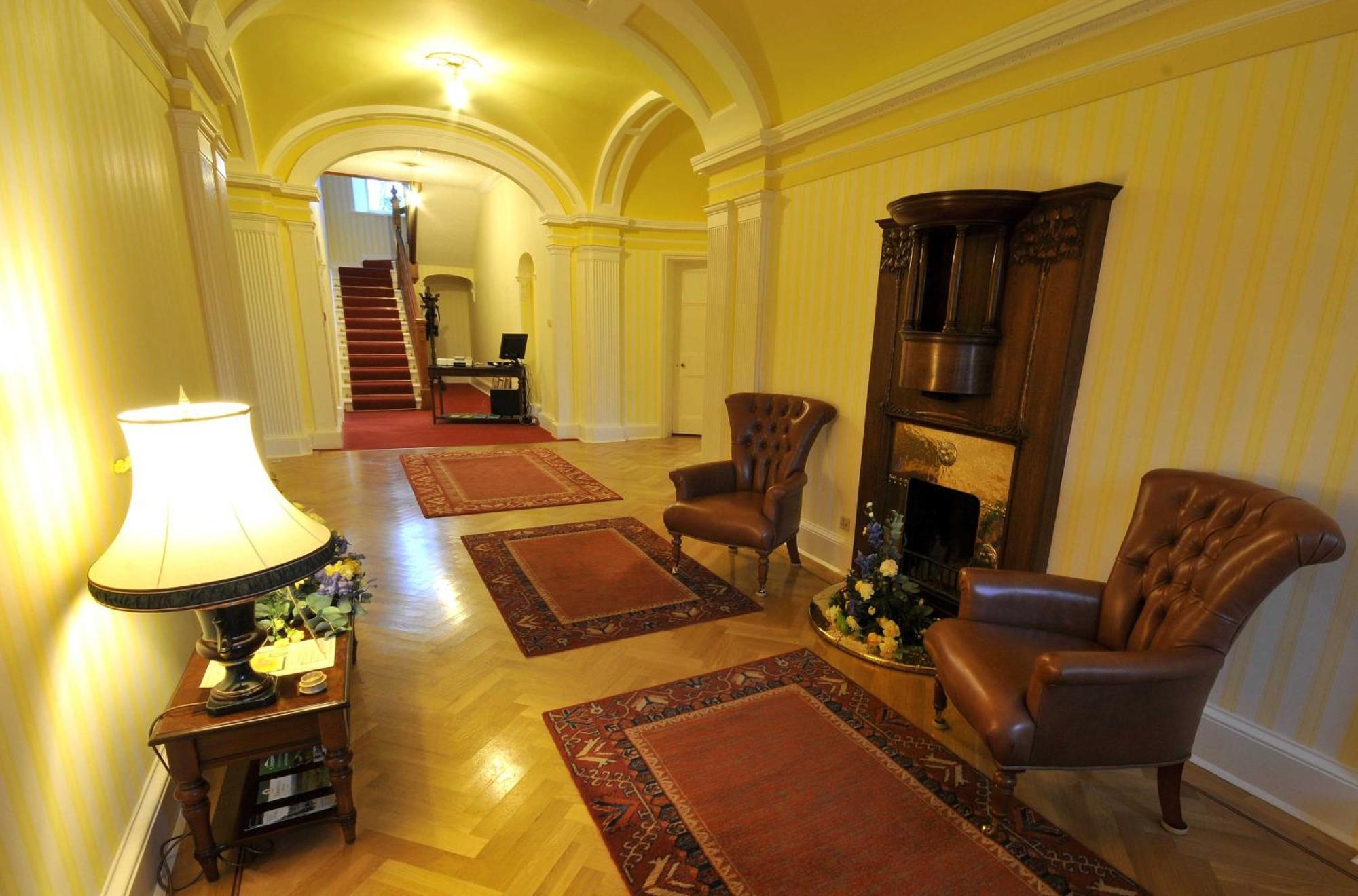 Woodland House Hotel ดัมฟรีส์ ภายนอก รูปภาพ